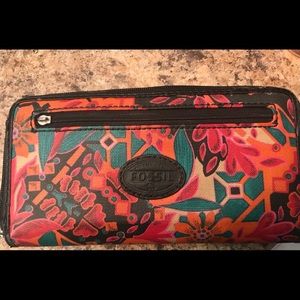 Woman’s Fossil Wallet